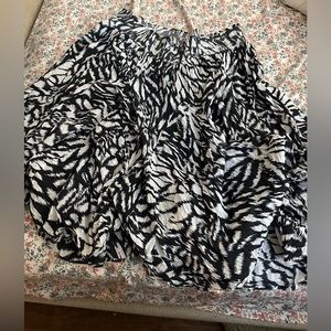 Avenue size 30/32 skirt EUC